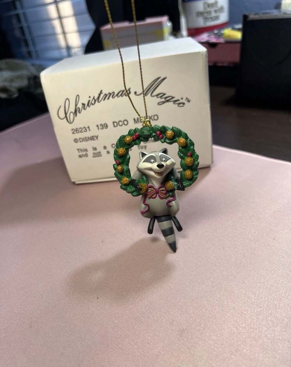 Disney Grolier Christmas Magic Meeko Pocahontas Raccoon Holiday Wreath Ornament
